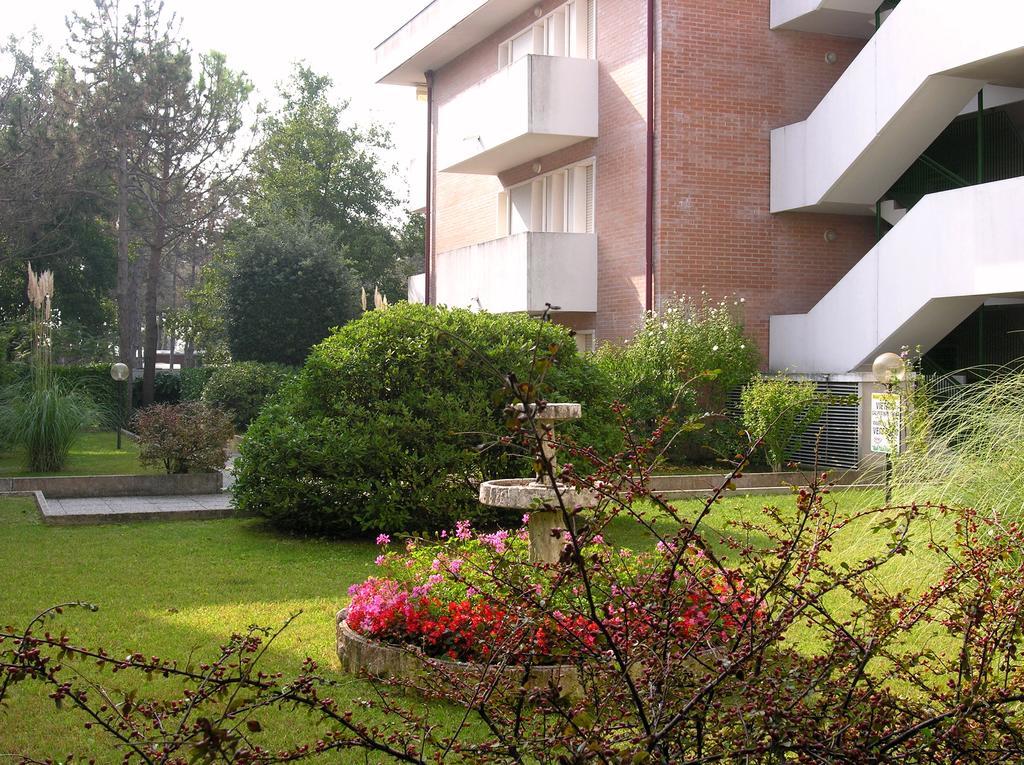 Apartment Gemini con Piscina Bibione Esterno foto